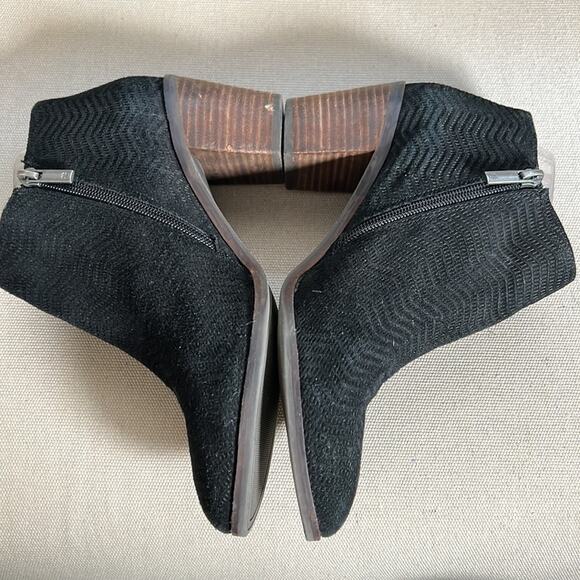 Lucky Brand Pardina black suede leather heel ankle boots with zipper size 9 - Picture 6 of 10